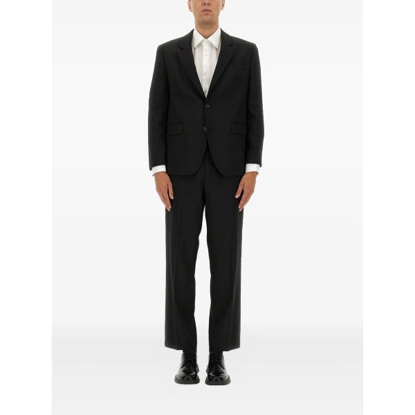 single-breasted suit