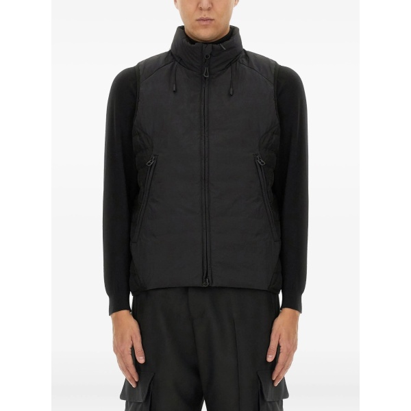zip-fastening gilet