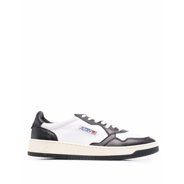 Medalist low-top sneakers