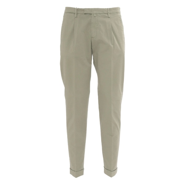 pleated-cuff trousers