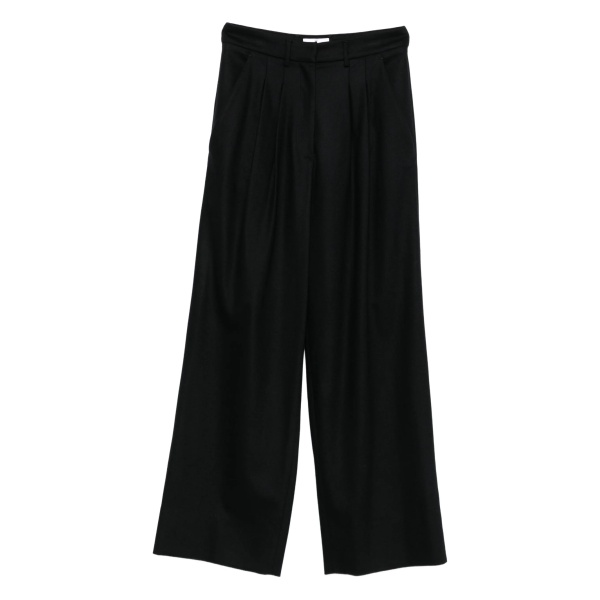pleated trousers