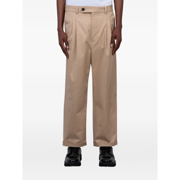 pleated trousers