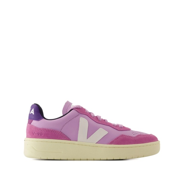 V90 sneakers