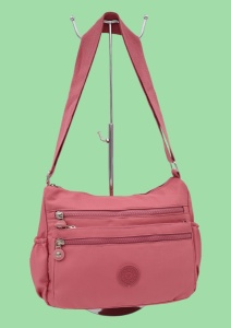 Geanta de umar femei R53, material rezistent, curea reglabila, buzunare laterale fara fermoar, 28x20x14cm, Roz