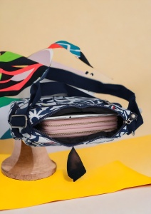 Geanta de umar femei R522, material rezistent, curea reglabila, buzunare laterale cu fermoar, 27x20x10cm - Img 6