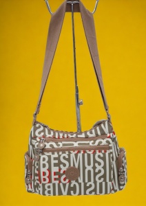Geanta de umar femei R525, material rezistent, curea reglabila, buzunare laterale cu fermoar, 27x20x10cm