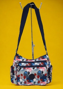 Geanta de umar femei R526, material rezistent, curea reglabila, buzunare laterale cu fermoar, 27x20x10cm