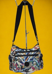 Geanta de umar femei R527, material rezistent, curea reglabila, buzunare laterale cu fermoar, 27x20x10cm