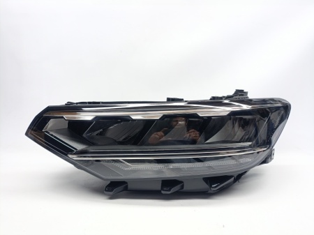 Farol Esquerdo VW Passat 19- Led
