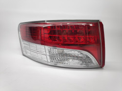 Farolim Esquerdo Toyota Avensis Sedan 4P 08-12