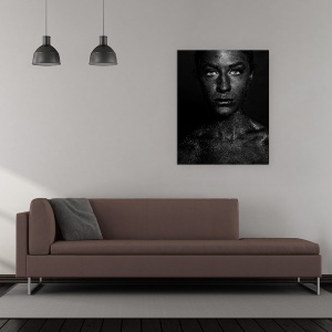 Tablou canvas - Fata Neagra, Alb-Negru, Nisip, Praf, Portret, 60 x 75 cm - Img 2