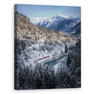 Tablou canvas - Un Tren Mic Si Rosu, Iarna, Munti, Zapada, Rau, 60 x 75 cm