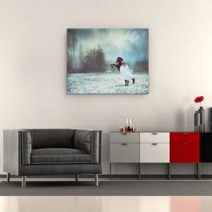 Tablou canvas - Dansand Cu Caii, Femeie, Fata, Cal, Cai, Zapada, 60 x 75 cm - Img 2