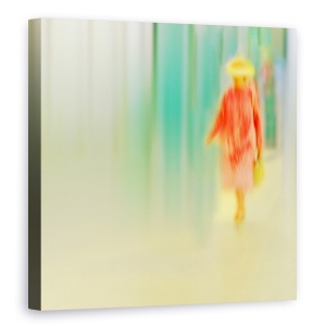 Tablou canvas - Femeie in Rosu, Rosu, Portocaliu, sapca, 60 x 60 cm