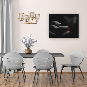 Tablou canvas - Inima Rosie Franta In Mainile Fetei Capricioase, Femeie, Intuneric, 60 x 75 cm - Img 4
