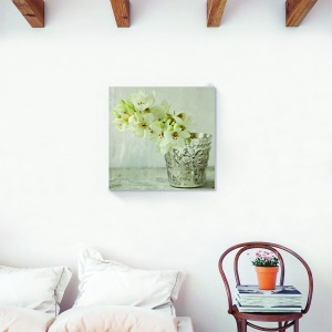 Tablou decorativ floral pe canvas cu narcisi albi în vază 60x60 cm
