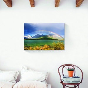 Tablou decorativ canvas natură: peisaj montan cu lac și curcubeu