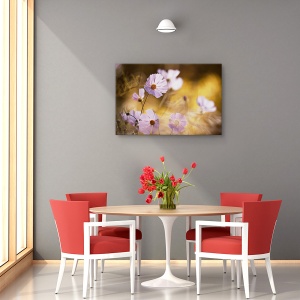 Tablou decorativ modern living canvas 60x90 cm cu Regele Leu și flori delicate