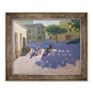 Tablou inramat - Andrew Macara - Trei copii cu biciclete, 70 x 85 cm