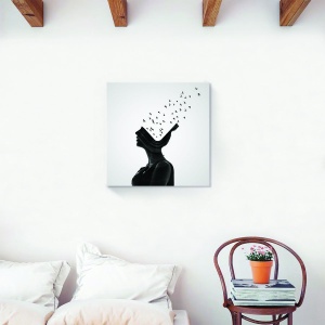 Tablou decorativ modern living cu femeie și păsări pe canvas 60x60 cm