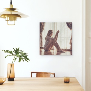 Tablou canvas - Asteptand Dragostea, Portret, Femeie, Fata, Fereastra, Umbra, 90 x 90 cm - Img 4
