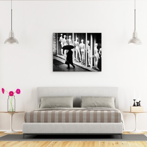 Tablou canvas - Indiferent, Papusa, Manechin, Umbrela, Ploaie, 60 x 75 cm - Img 3
