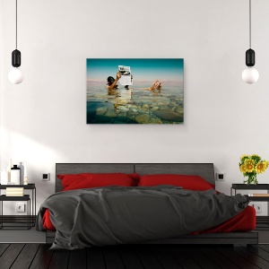 Tablou canvas - Razboiul, In Fiecare Zi, Oameni, Apa, Ziar, Picioare, 60 x 90 cm - Img 3