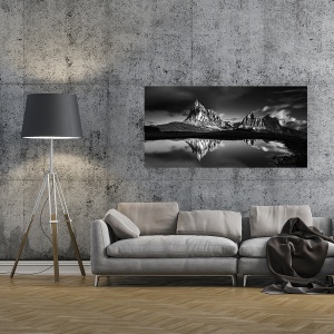 Tablou decorativ peisaj montan canvas alb-negru cu reflexie munți și lac