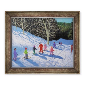 Tablou inramat - Andrew Macara - Lectie de schi pentru copii, Courchevel la La Tania, 20"x24", 70 x 85 cm