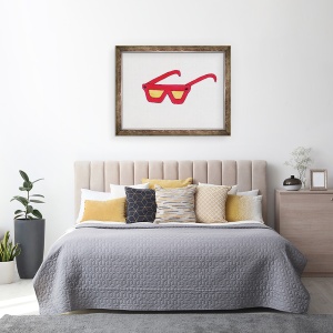 Tablou inramat - Daisy de Villeneuve - Ochelari rosii, 70 x 90 cm - Img 3