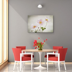 Tablou canvas natură moartă cu anemone și textură petale