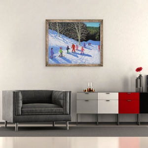 Tablou inramat - Andrew Macara - Lectie de schi pentru copii, Courchevel la La Tania, 20"x24", 50 x 60 cm - Img 2