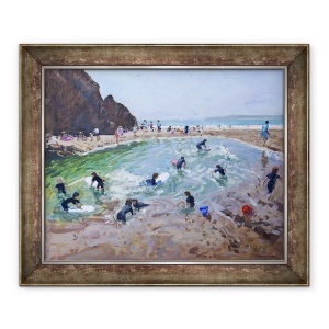 Tablou inramat - Andrew Macara - Tineri Surferi, Tenby,2016, 70 x 85 cm