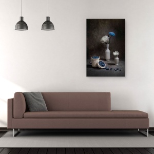 Tablou Canvas - Natura Statica Cu Afine, Flori, Albastru, Coacaze, Alb, Vaza, 80 x 120 cm - Img 2
