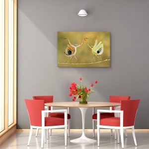 Tablou decorativ modern living cu flori și insecte vibrante pe canvas