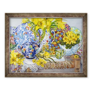 Tablou inramat - Joan Thewsey - Narcisele, ulcioare antice, farfurii, textile si dantela, 70 x 90 cm