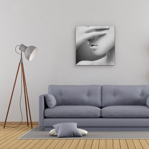 Tablou Canvas - Alb, Fata, Portret, Mana, Timid, 60 x 60 cm - Img 2