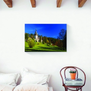 Tablou decorativ canvas Castelul Peleș în peisaj forestier