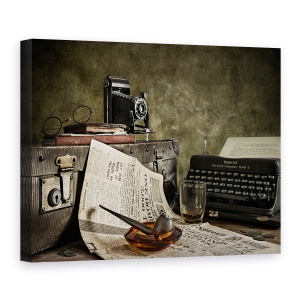 Tablou Canvas - Jonnie Walker Corespondent De Razboi, Camera, Natura Moarta, Vintate, Old, Clasic, 50 x 70 cm