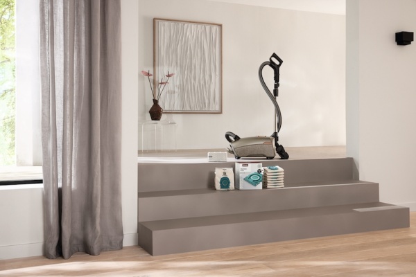 Saci pentru aspirator 8 bucati și un filtru HEPA TU Allergy XL HyClean Pure pentru modele Guard L1 și Guard S1. - Img 5