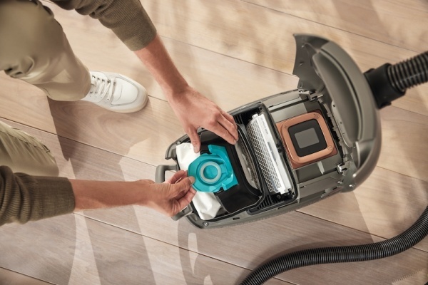 Saci pentru aspirator 8 bucati și un filtru HEPA TU Allergy XL HyClean Pure pentru modele Guard L1 și Guard S1. - Img 4