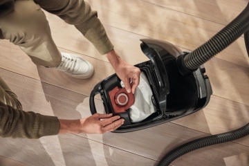 Saci pentru aspirator 8 bucati și un filtru HEPA CO Allergy XL HyClean Pure pentru modele Guard M1 - Img 4