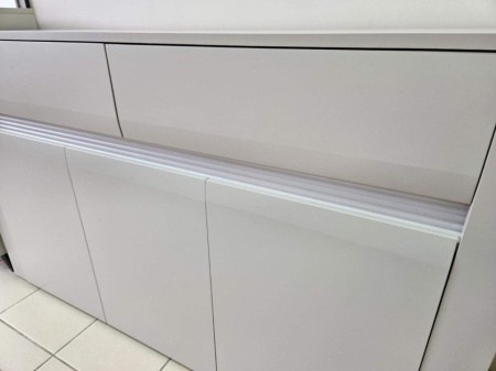 Comoda Bodena, 3 Usi 2 Sertare, Casmir/Alb