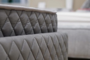 SET DORMITOR LIV CASMIR SOFT CLOSE, CU DULAP 4 USI SI PAT TAPITAT AVELOR GRI 160X200 CM - Img 14