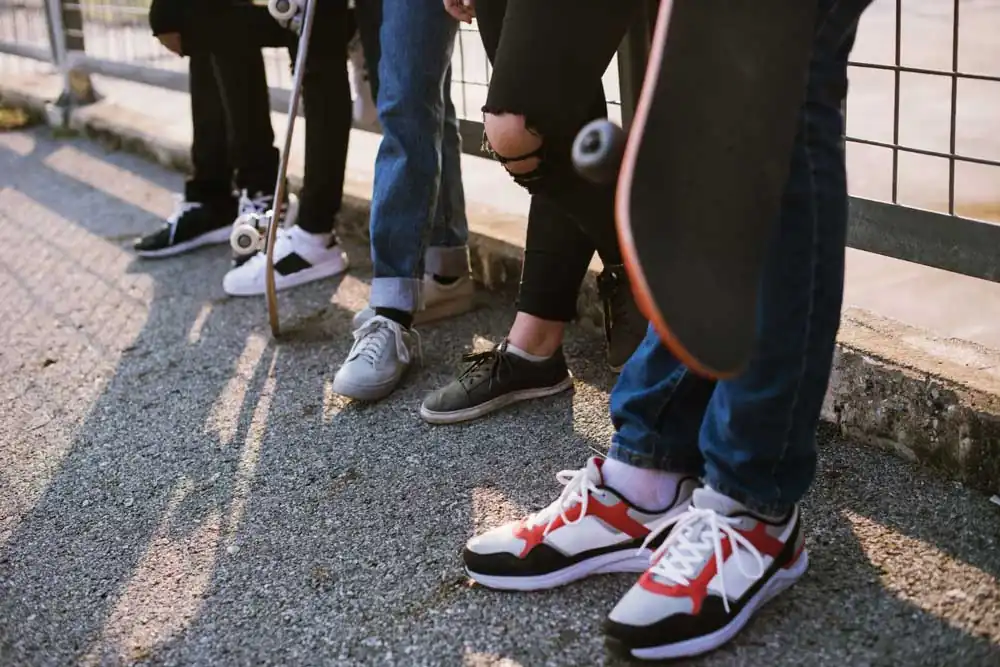 Adidașii, pantofi urbani mereu în tendințe - ce modele sunt must-have-uri?