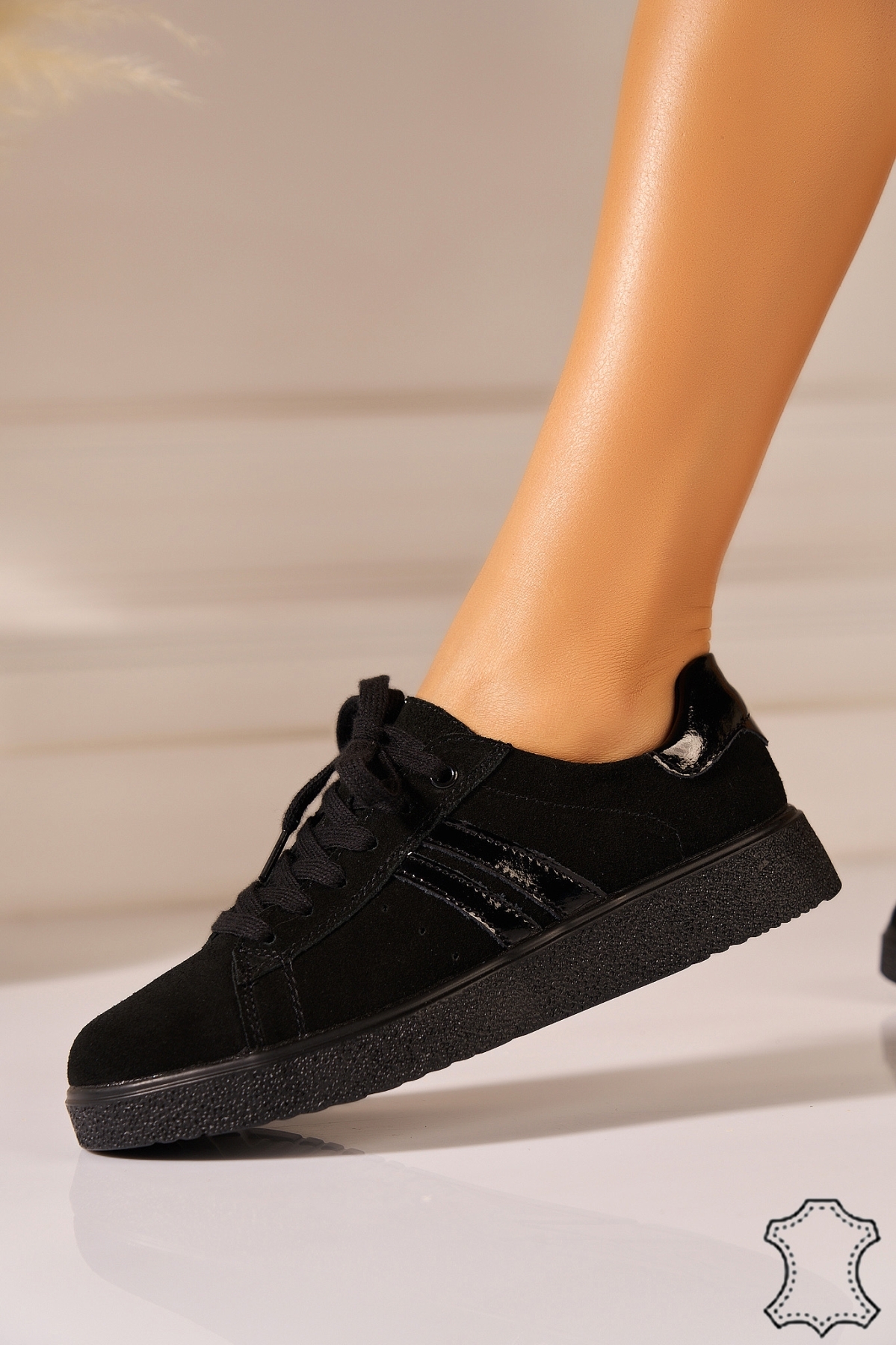 Adidasi Piele Naturala Intoarsa Negri Loreya