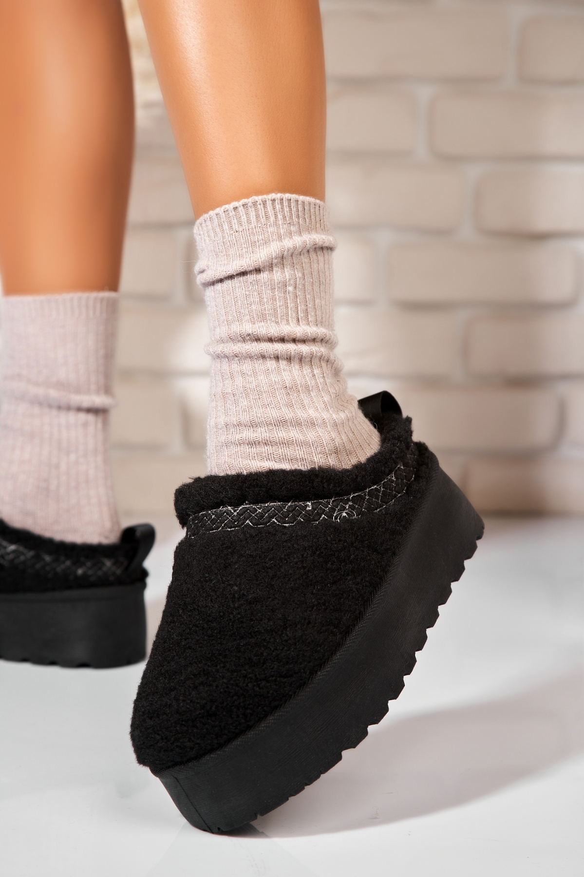Papuci Îmblăniți Textil Negri Ariadna - 1 | YEO