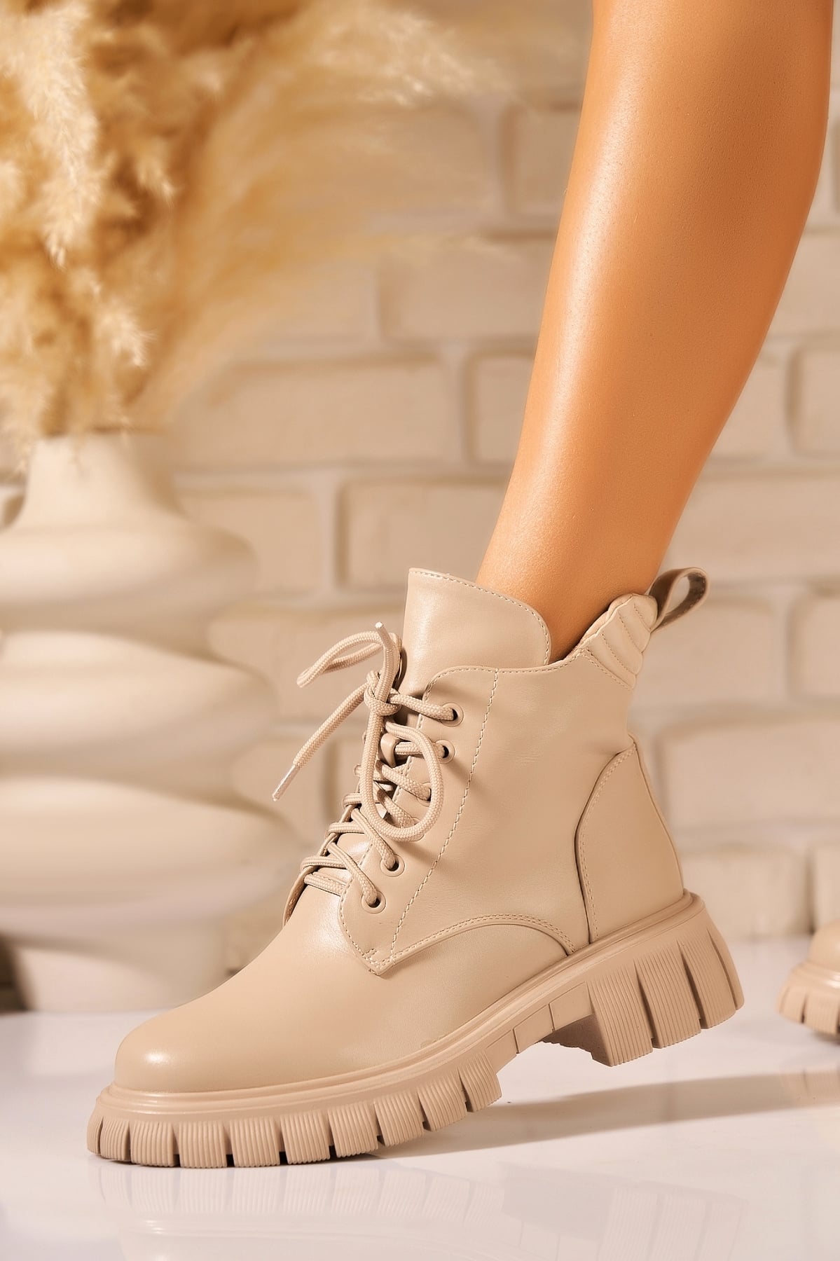 Ghete Dama Imblanite Bej din Piele Ecologica Kyomi