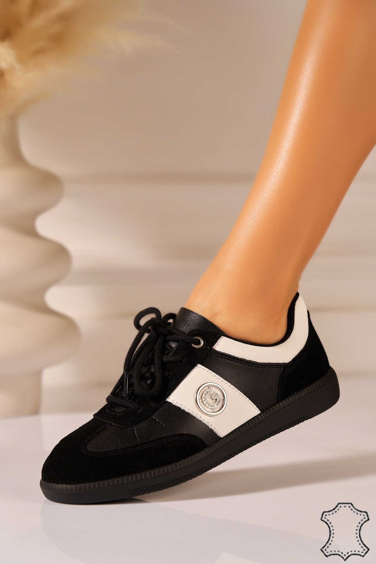 Adidasi Piele Naturala Intoarsa Negri Lyrina