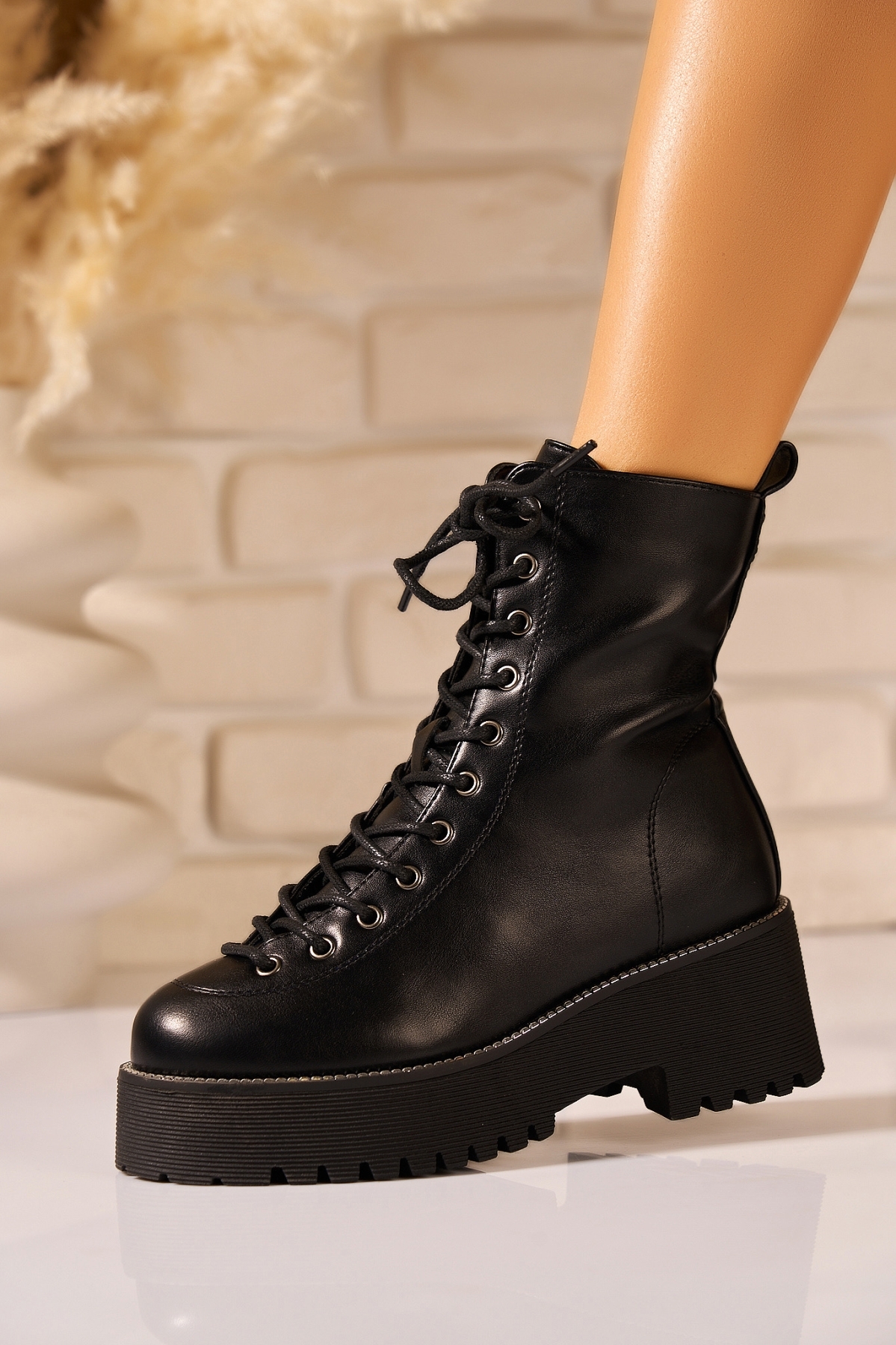 Ghete Dama Imblanite Negre din Piele Ecologica Hallie